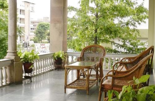 Bani Park Hotel | Tara Niwas