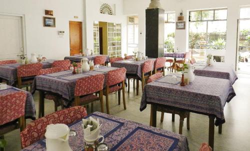 Bani Park Hotel | Tara Niwas