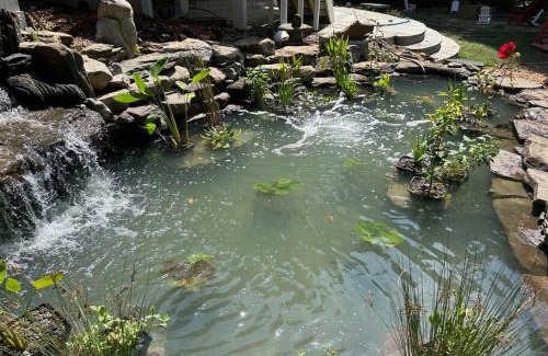 Potomac House | Tara Retreat: Family-Friendly Oasis with Pool, Tennis & Serene Ambiance in Potomac
