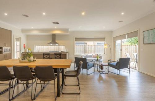 Tarneit House | Tarneit Delight - Familial 4 bedrooms Home