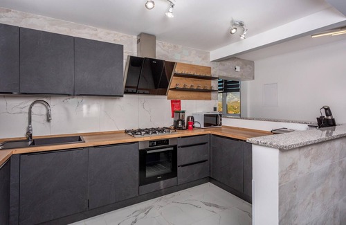 Buzdohanj Apartment | Tasteful and modern apartment with communal pool.