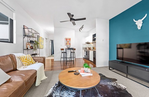 Teneriffe Apartment | Tasteful Teneriffe! ~ 1Bed, 1Bath, 1Car, Balconies