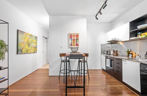 Teneriffe Apartment | Tasteful Teneriffe! ~ 1Bed, 1Bath, 1Car, Balconies