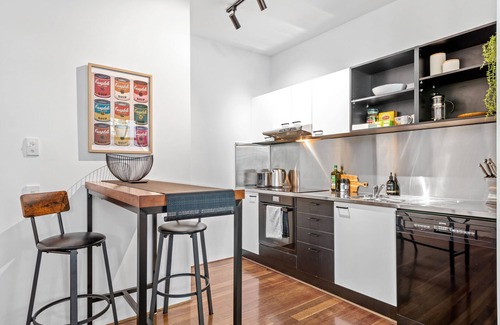 Teneriffe Apartment | Tasteful Teneriffe! ~ 1Bed, 1Bath, 1Car, Balconies