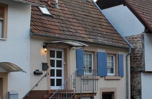 Elmstein House | Tastefully furnished vacation home for 4-6 people