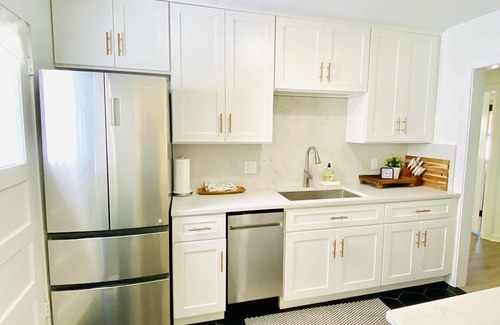 East Central House | Tastefully updated home by University of Utah, 3 min walk to Rice Eccles Stadium