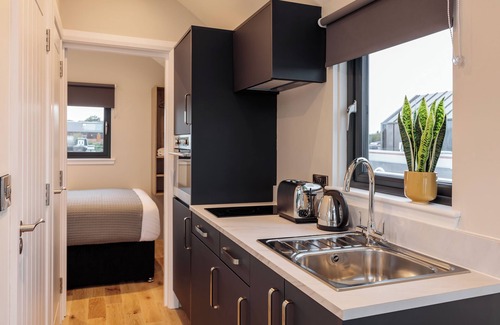 Huxley Apartment | Tattenhall Marina