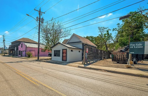 Washington Ave./ Memorial Park Apartment | Tattoo Studio-this converted tattoo studio faces all the Washington Ave action