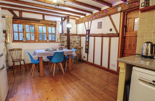Leintwardine Cottage | TAWNY OWL BARN, family friendly, with a garden in Leintwardine