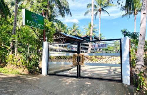 Catarman Villa | Taylors Plantacion Resort- Modern Villa