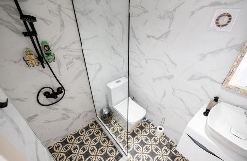 Chugureti Apartment | Tbilisian Yard - City Center