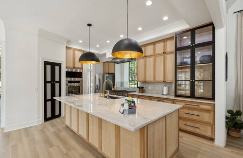 Plano House | TCH - Luxurious 4bd/4.5ba in Plano with Office