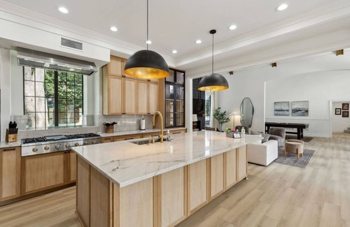 Plano House | TCH - Luxurious 4bd/4.5ba in Plano with Office