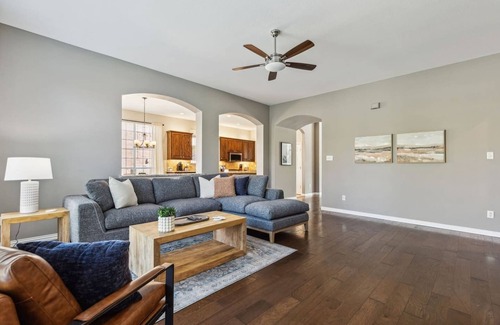 South Arlington House | TCH - Spacious 5bd/3.5ba home in Mansfield w/Off.