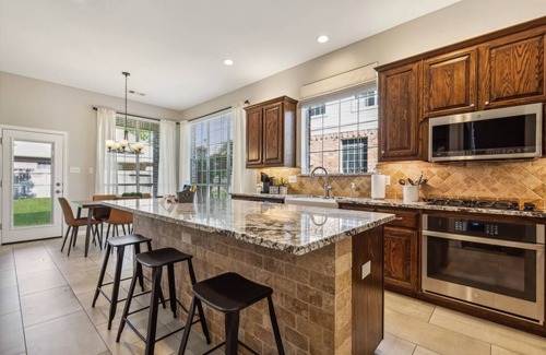 South Arlington House | TCH - Spacious 5bd/3.5ba home in Mansfield w/Off.