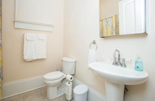 East Riverside House | Tchoup House One