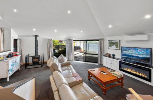 Taupo House | Te Aroha Whare, Cozy 3BR Retreat With Garage and BBQ