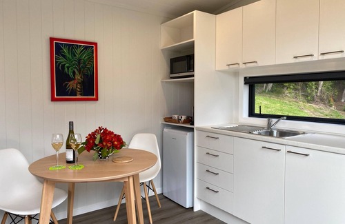 Bethells Beach Cabin | Te Henga Hideaway