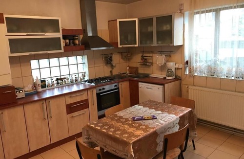 Cocani Crevedia House | Teachers House, charming 3-bedroom house with WiFi in the countryside