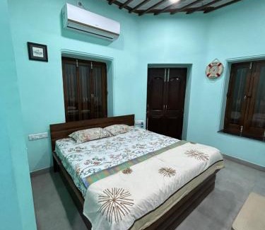 Kalighat House | Teakwood Suite - Nokha House