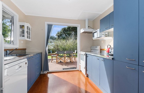 Helena Bay House | Teal Bay Treasure - Teal Bay Holiday Home