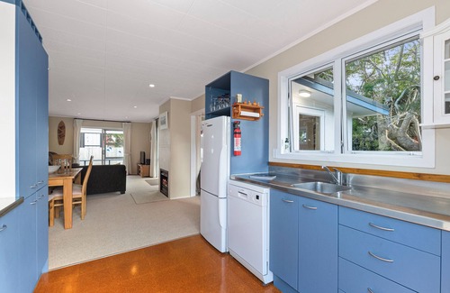 Helena Bay House | Teal Bay Treasure - Teal Bay Holiday Home