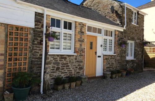 Torrington House | teapot cottage