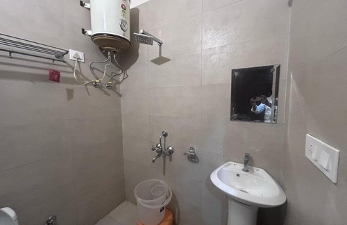 Dalsing Sarai Hotel | Tejpur Cottage