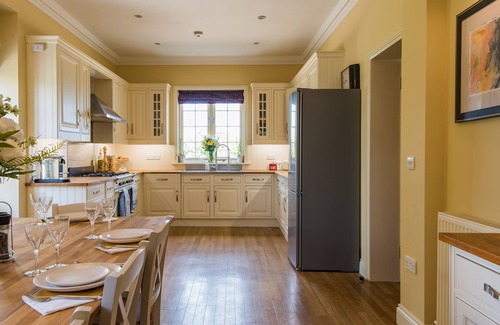 Compton Cottage | Telegraph House by inspirestays.com - a house that sleeps 10 guests in 4 bedrooms