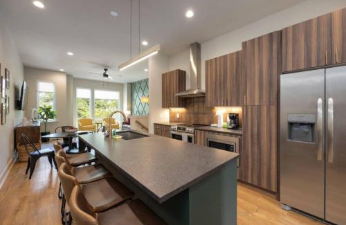 Radnor House | Tennessee Whiskey Townhome 4BD 4.5BTH