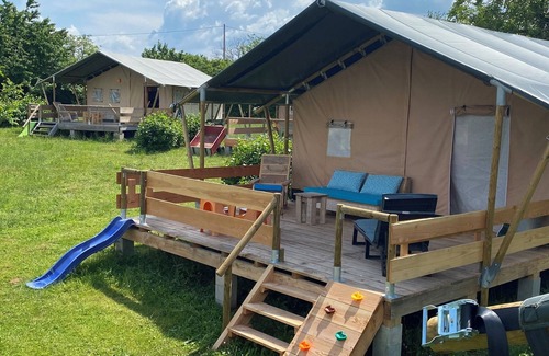 Jayac RV Rental | Tente Safari Équipée, Piscine, Camping Familial, Salle de Bain Privé