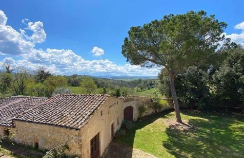 Sensano Villa | Tenuta Uzielli an elegant countryside villa