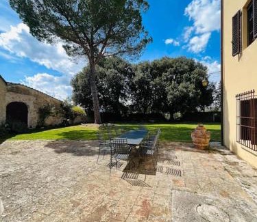 Sensano Villa | Tenuta Uzielli an elegant countryside villa