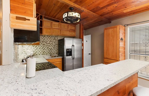 Northeast Heights House | Terra Cotta, 1QN, 1 Futon, near I-25/I-40