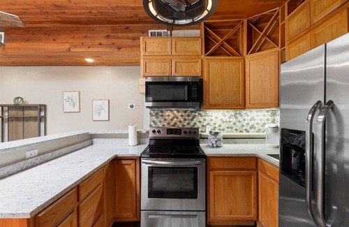 Northeast Heights House | Terra Cotta, 1QN, 1 Futon, near I-25/I-40