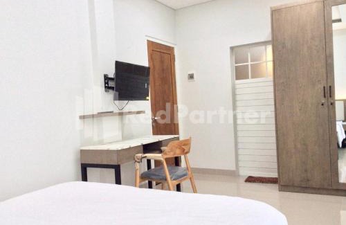 Baturetno Hotel | TERRA Guesthouse JEC Mitra RedDoorz