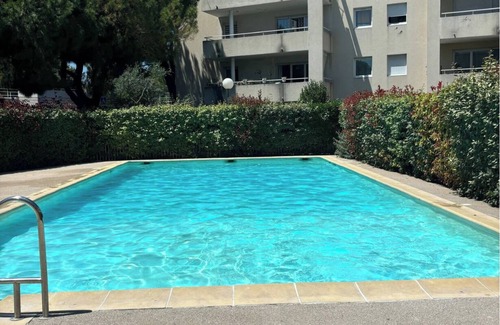 Croix-d'Argent Apartment | Terrace apartment with pool