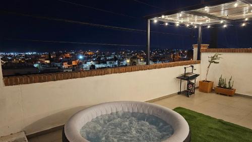 Chihuahua House | Terraza y Jacuzzi con vista increíble