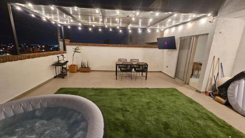 Chihuahua House | Terraza y Jacuzzi con vista increíble