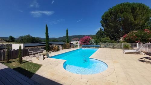 Saint-Peray Apartment | Terre de Crussol - Gite 3 étoiles en Ardèche, avec piscine et clim, 2-4 personnes