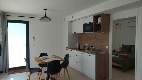 Saint-Peray Apartment | Terre de Crussol - Gite 3 étoiles en Ardèche, avec piscine et clim, 2-4 personnes