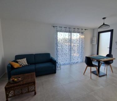 Saint-Peray Apartment | Terre de Crussol - Gite 3 étoiles en Ardèche, avec piscine et clim, 2-4 personnes