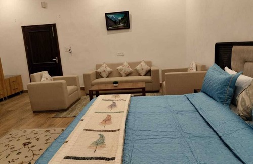 Gurugram Other | Terrific 5-BHK farmhouse in Gurugram with stunning views