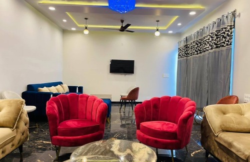 Gurugram Other | Terrific 5-BHK farmhouse in Gurugram with stunning views