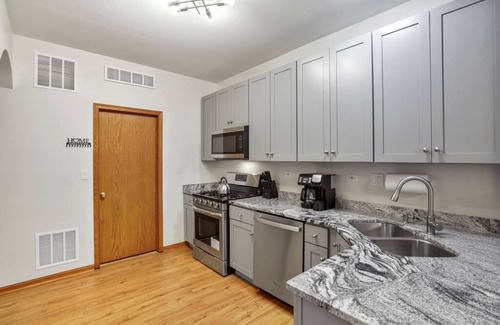 Naperville House | Terrific Naper Townhouse 3beds/2.5 baths