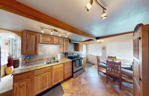 Tesuque House | Tesuque Gem - Cozy Casita Walkable to Tesuque Village Market & El Nido!