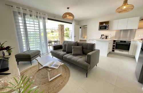 Punaauia Condo | Tetavake Sunset, stunning 2 bedroom condo with Moorea view, pool and WiFi