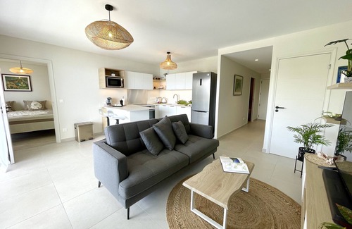 Punaauia Condo | Tetavake Sunset, stunning 2 bedroom condo with Moorea view, pool and WiFi