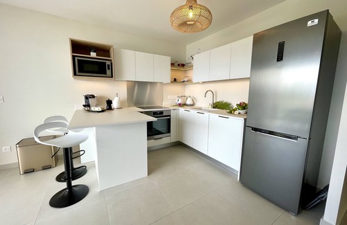Punaauia Condo | Tetavake Sunset, stunning 2 bedroom condo with Moorea view, pool and WiFi