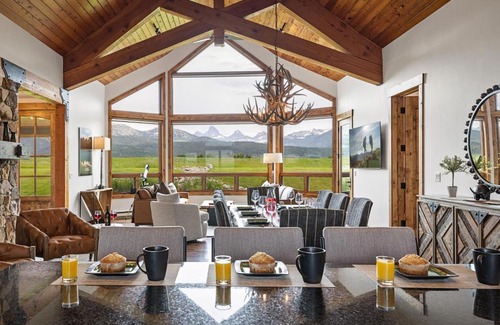 Clawson House | Teton Melody by KABINO Partial Air Conditioning Hot Tub FirePit Foosball Telescope Games WiFi Grill Mtn Views
